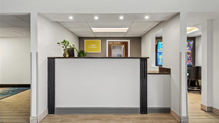 Days Inn Lancaster PA Dutch Country Lobby