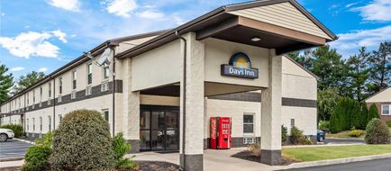 Days Inn Lancaster PA Dutch Country Exterior