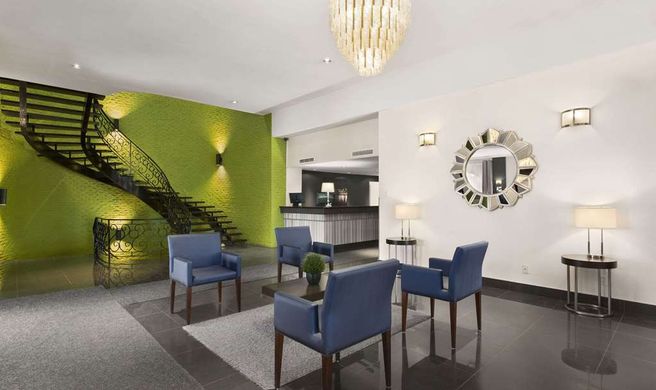 Days Inn & Conf Ctr Montreal Arpt Lobby