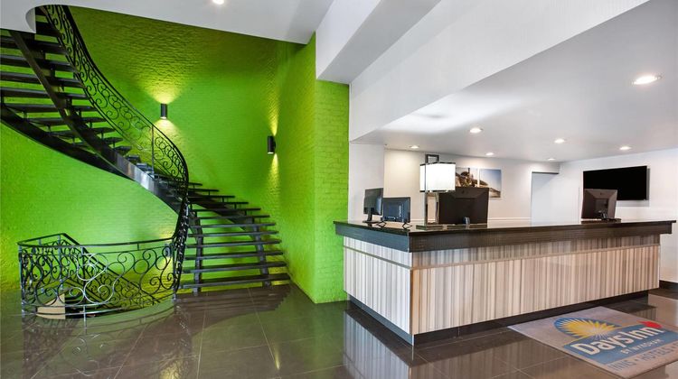 Days Inn & Conf Ctr Montreal Arpt Lobby