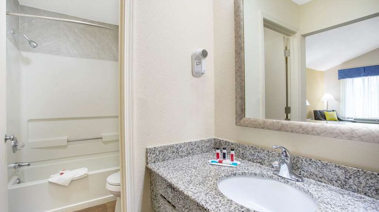 <b>Days Inn Lake City Room</b>. Images powered by <a href="https://iceportal.shijigroup.com/" title="IcePortal" target="_blank">IcePortal</a>.