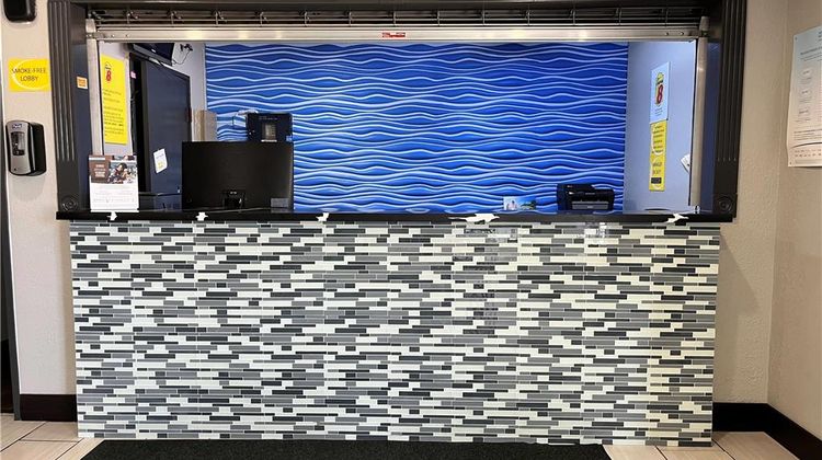 Super 8 Vincennes Lobby