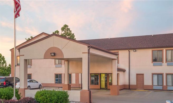 Super 8 Vincennes Exterior
