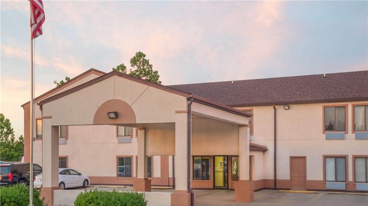 Super 8 Vincennes Exterior