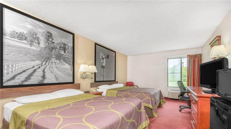 Super 8 Vincennes Room
