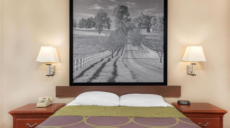 Super 8 Vincennes Room