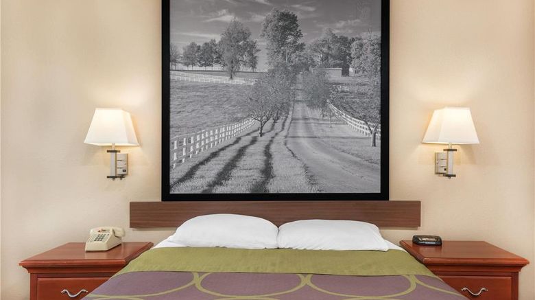 <b>Super 8 Vincennes Room</b>. Images powered by <a href="https://iceportal.shijigroup.com/" title="IcePortal" target="_blank">IcePortal</a>.
