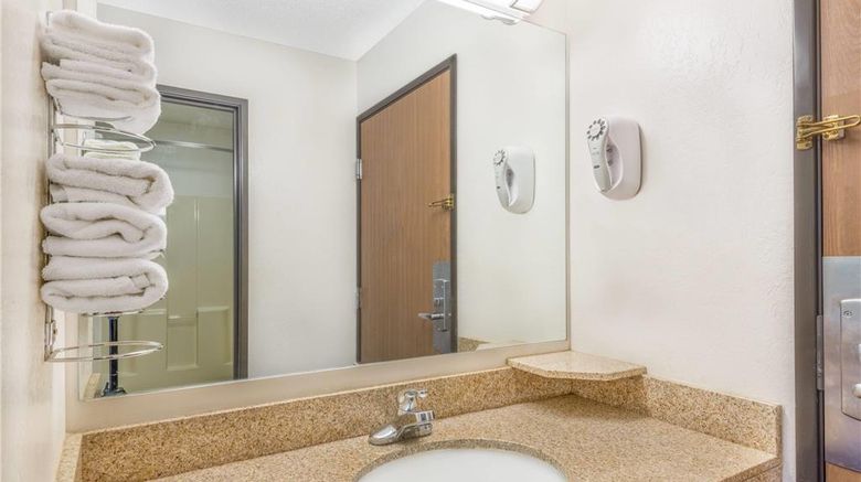 <b>Super 8 Vincennes Room</b>. Images powered by <a href="https://iceportal.shijigroup.com/" title="IcePortal" target="_blank">IcePortal</a>.