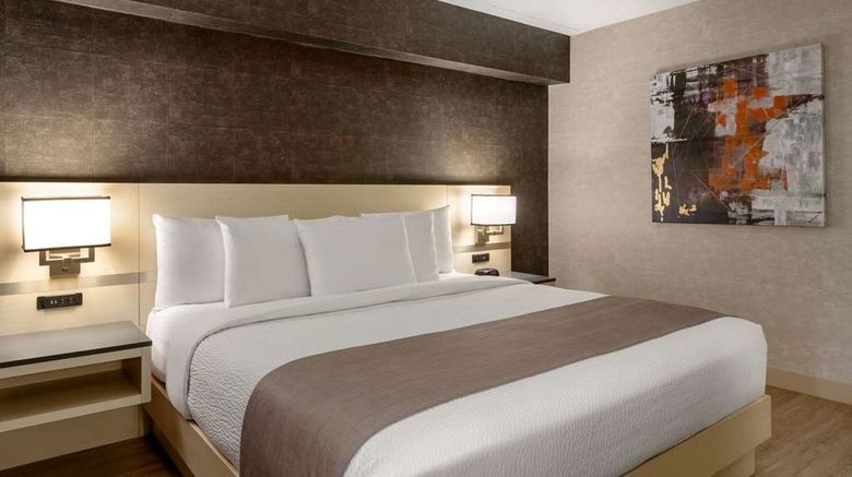 <b>Days Inn Toronto West Mississauga Room</b>. Images powered by <a href="https://iceportal.shijigroup.com/" title="IcePortal" target="_blank">IcePortal</a>.