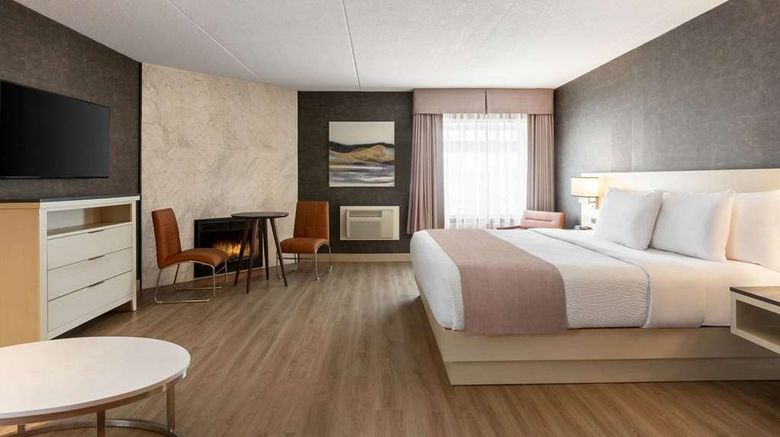 <b>Days Inn Toronto West Mississauga Room</b>. Images powered by <a href="https://iceportal.shijigroup.com/" title="IcePortal" target="_blank">IcePortal</a>.