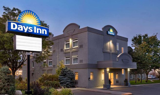 Days Inn Toronto West Mississauga Exterior