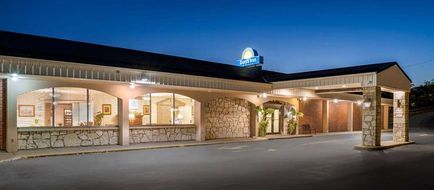 Days Inn Dubuque Exterior