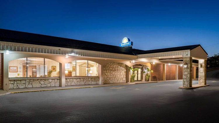 Days Inn Dubuque Exterior