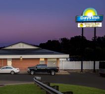 Days Inn Dubuque Exterior
