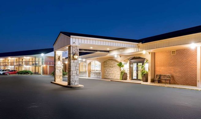 Days Inn Dubuque Exterior