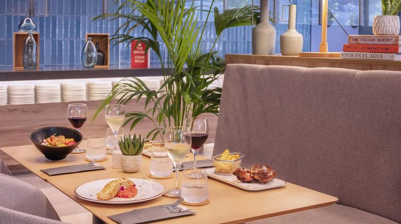<b>Hotel Valencia Oceanic, affiliated Melia Restaurant</b>. Images powered by <a href="https://iceportal.shijigroup.com/" title="IcePortal" target="_blank">IcePortal</a>.