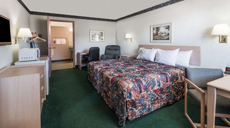 Knights Inn Ottawa Room