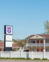Knights Inn Ottawa