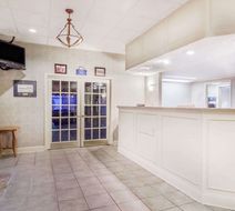 Days Inn Dover Downtown Lobby