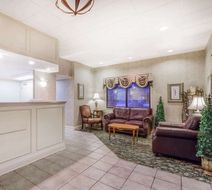 Days Inn Dover Downtown Lobby