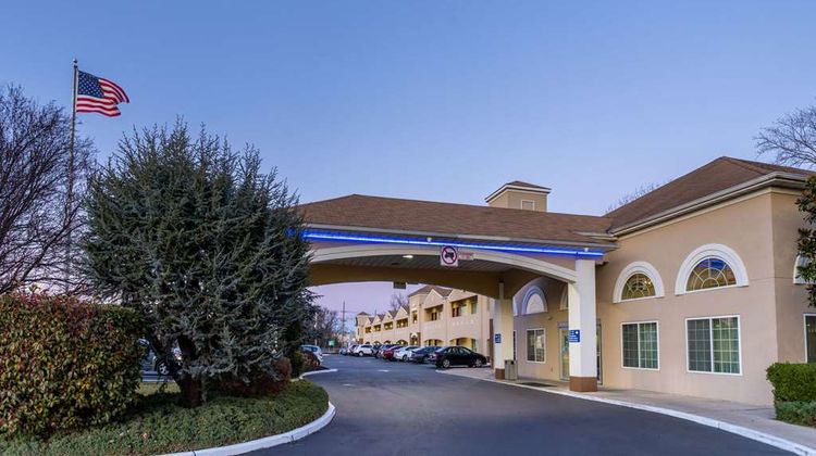 Days Inn & Suites Cherry Hill Exterior