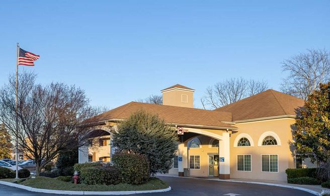 Days Inn & Suites Cherry Hill Exterior