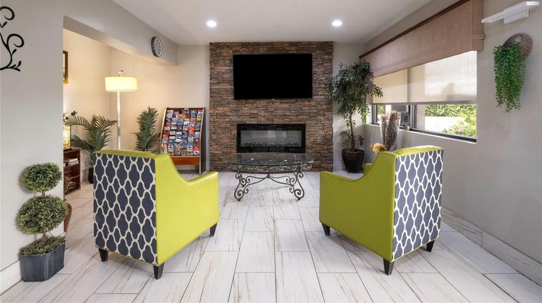 <b>Days Inn Anderson Lobby</b>. Images powered by <a href="https://iceportal.shijigroup.com/" title="IcePortal" target="_blank">IcePortal</a>.