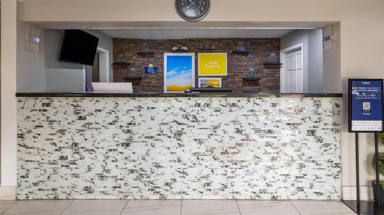 <b>Days Inn Anderson Lobby</b>. Images powered by <a href="https://iceportal.shijigroup.com/" title="IcePortal" target="_blank">IcePortal</a>.