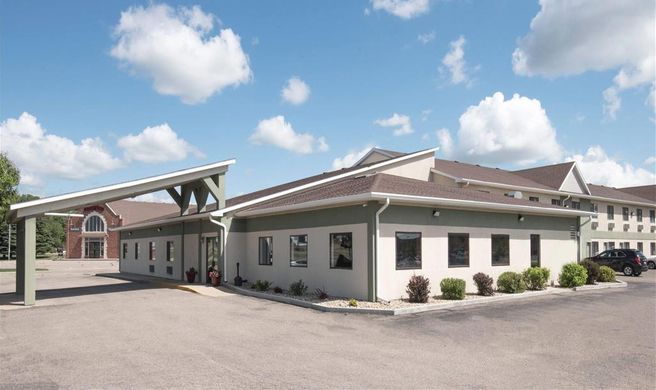 Days Inn Watertown Exterior