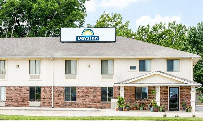 Days Inn Warrensburg Exterior