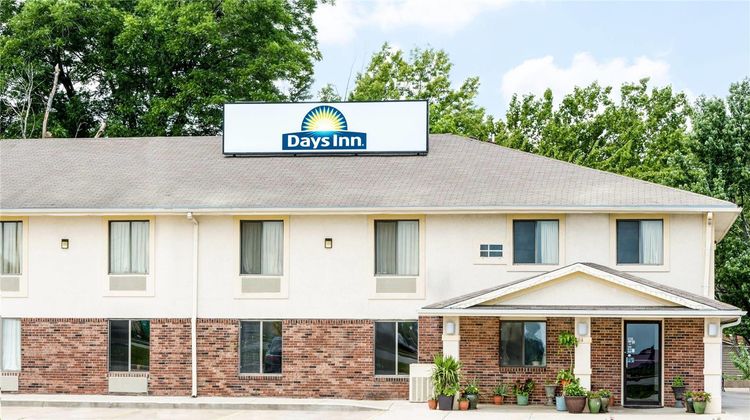 Days Inn Warrensburg Exterior