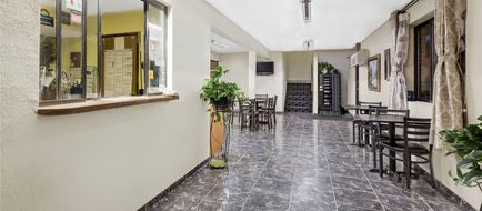 Days Inn Warrensburg Lobby