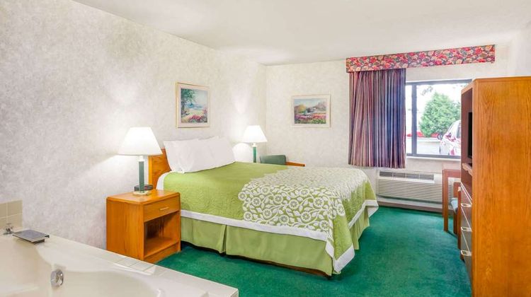 Days Inn Alpena Room