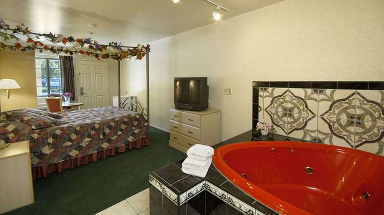 Days Inn Riverside Tyler Mall Suite