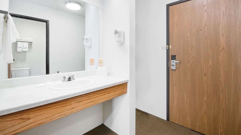 <b>Days Inn Sturgis Room</b>. Images powered by <a href="https://iceportal.shijigroup.com/" title="IcePortal" target="_blank">IcePortal</a>.