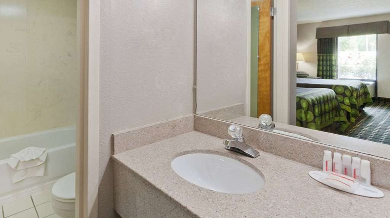 <b>Super 8 Knoxville/West Room</b>. Images powered by <a href="https://iceportal.shijigroup.com/" title="IcePortal" target="_blank">IcePortal</a>.