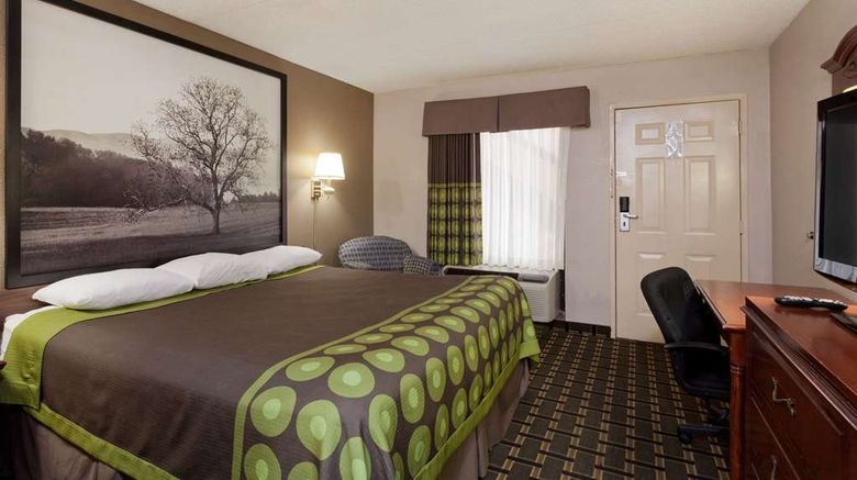 <b>Super 8 Knoxville/West Room</b>. Images powered by <a href="https://iceportal.shijigroup.com/" title="IcePortal" target="_blank">IcePortal</a>.