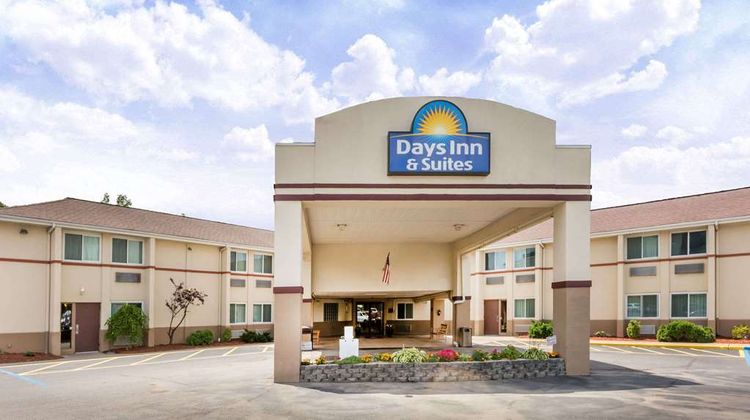 Days Inn & Suites Bridgeport Exterior