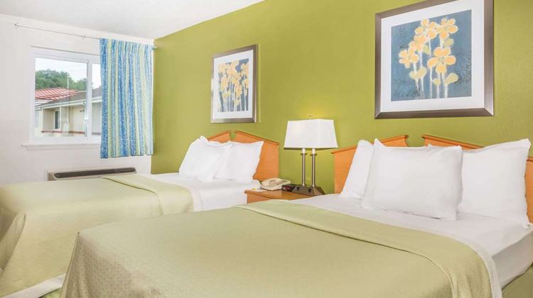 Days Inn & Suites Bridgeport Room