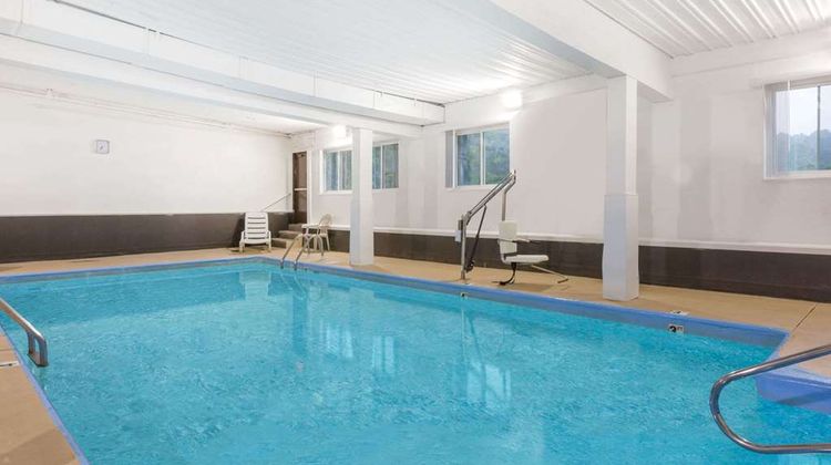 Days Inn & Suites Bridgeport Pool