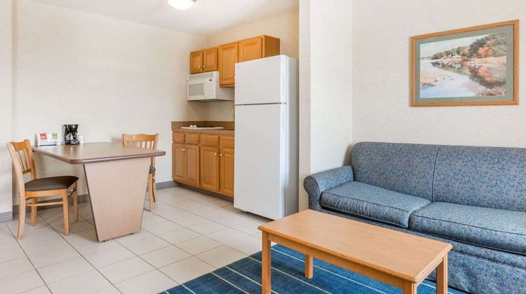 Days Inn & Suites Bridgeport Room