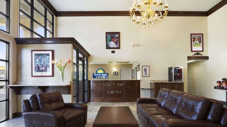 <b>Days Inn  & Suites Tuscaloosa University Lobby</b>. Images powered by <a href="https://iceportal.shijigroup.com/" title="IcePortal" target="_blank">IcePortal</a>.