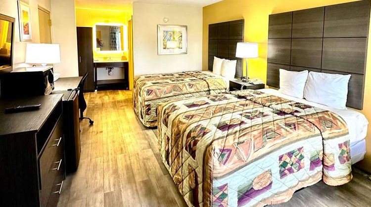 Days Inn Charlotte Northlake Room