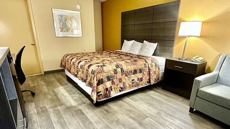 <b>Days Inn Charlotte Northlake Room</b>. Images powered by <a href="https://iceportal.shijigroup.com/" title="IcePortal" target="_blank">IcePortal</a>.