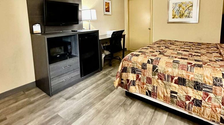<b>Days Inn Charlotte Northlake Room</b>. Images powered by <a href="https://iceportal.shijigroup.com/" title="IcePortal" target="_blank">IcePortal</a>.