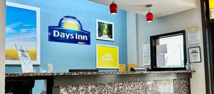 Days Inn Charlotte Northlake Lobby