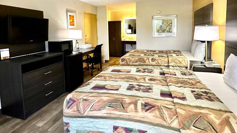 <b>Days Inn Charlotte Northlake Room</b>. Images powered by <a href="https://iceportal.shijigroup.com/" title="IcePortal" target="_blank">IcePortal</a>.