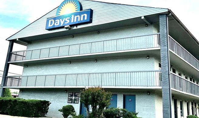 Days Inn Charlotte Northlake Exterior