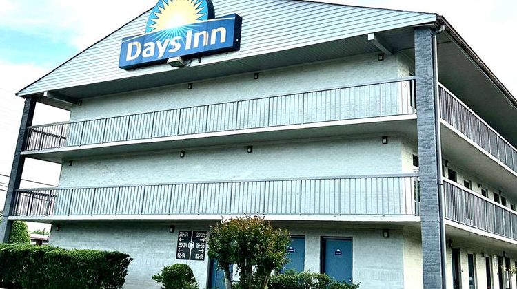 Days Inn Charlotte Northlake Exterior