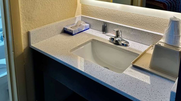 Days Inn Charlotte Northlake Room